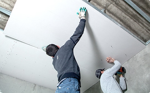 原因不明の漏水により調査が困難に